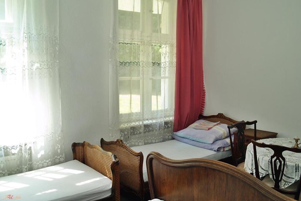 ホテル Cichy Dwor Manowo エクステリア 写真
